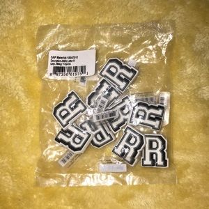 Crocs letter R jibbitz